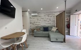 Blue Bay Beach Apartment - Laura